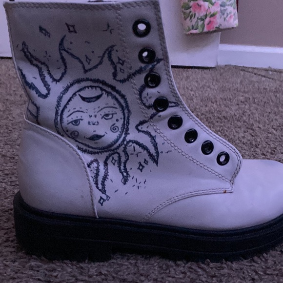 Moon and sun boots - Picture 2 of 5